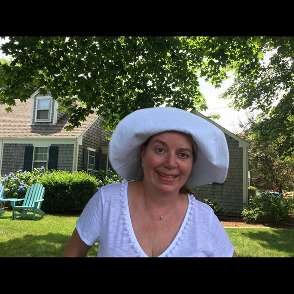 Meet your Posher, Shirley - Picture 1 of 1